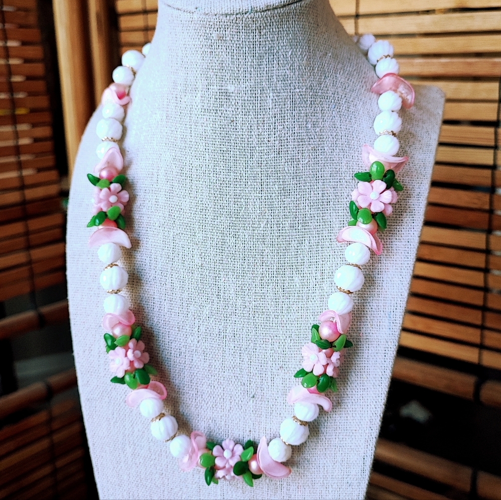 Vintage Plastic Flowers Floral Pink White Necklace Signed Hong Kong
